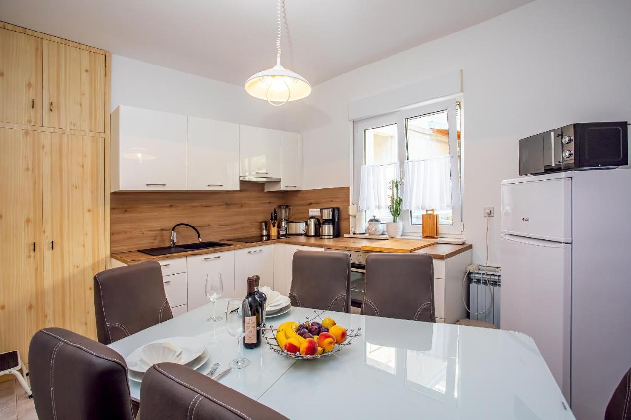 Apartments Adisa Omis Ngoại thất bức ảnh