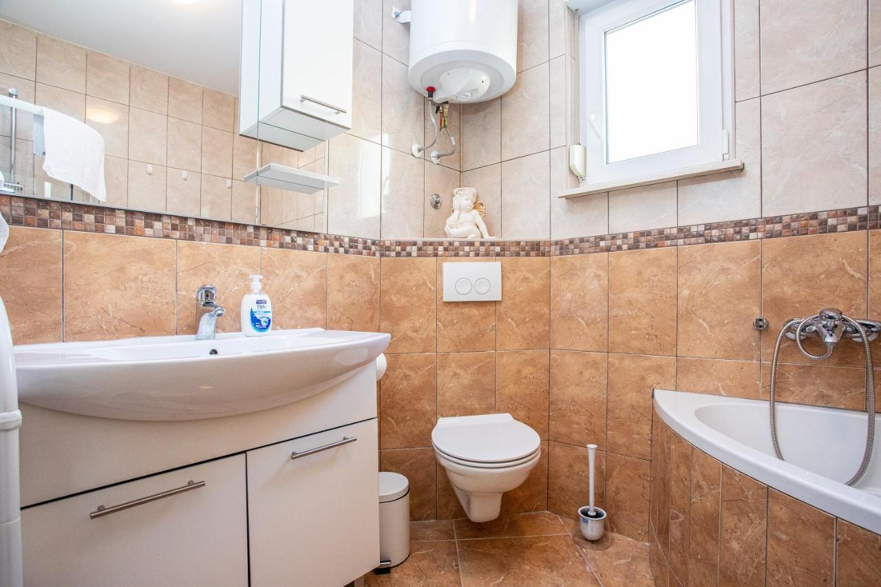 Apartments Adisa Omis Ngoại thất bức ảnh